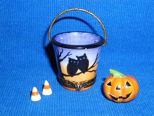 PUMPKIN IN PAIL W/CANDY CORN